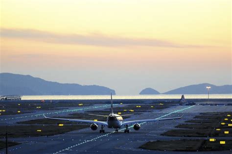 간사이 공항, 그리고 시간을 거슬러 올라가는 여행자의 상상